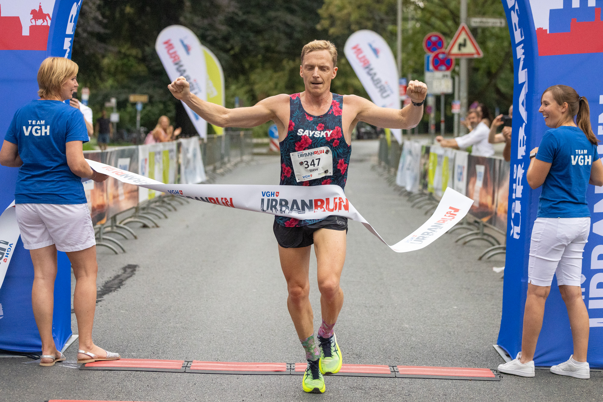 Bildergalerie Mehr als 200 Fotos vom VGH Urban Run in Hannover Laufen.de